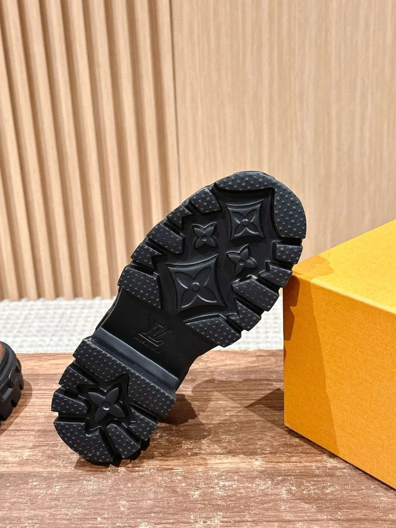 Louis Vuitton Low Shoes Popular 31935