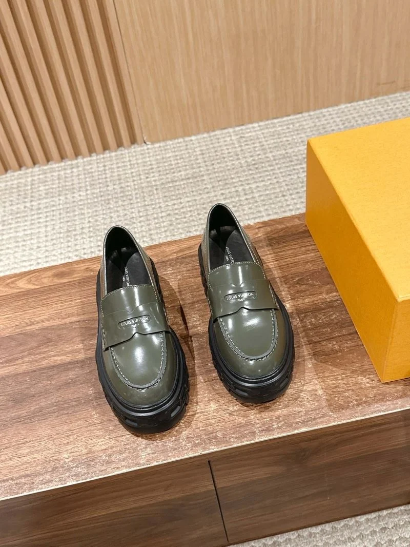 Vibrant Louis Vuitton Low Shoes 31934
