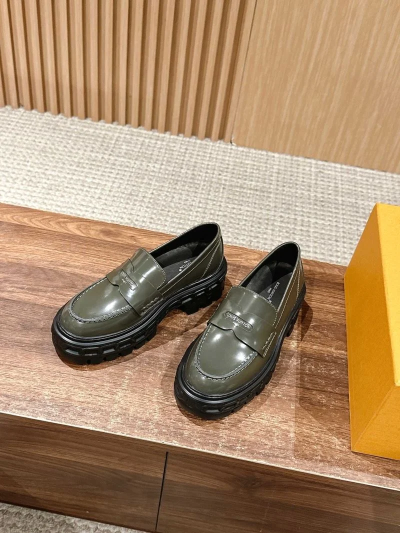 Vibrant Louis Vuitton Low Shoes 31934