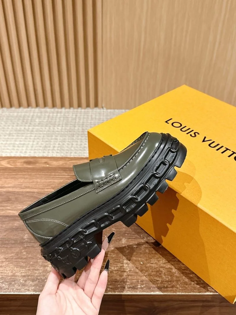 Vibrant Louis Vuitton Low Shoes 31934