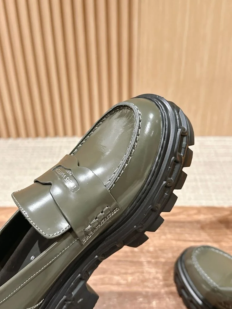 Vibrant Louis Vuitton Low Shoes 31934