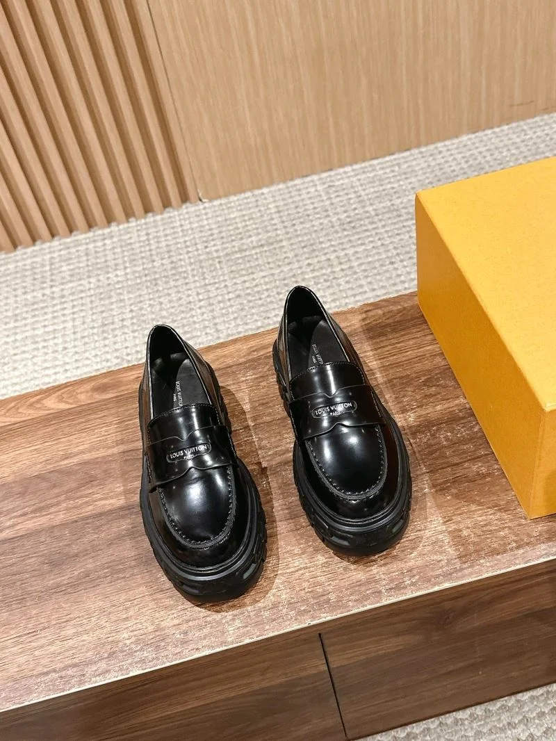 Soft Louis Vuitton Low Shoes 31928