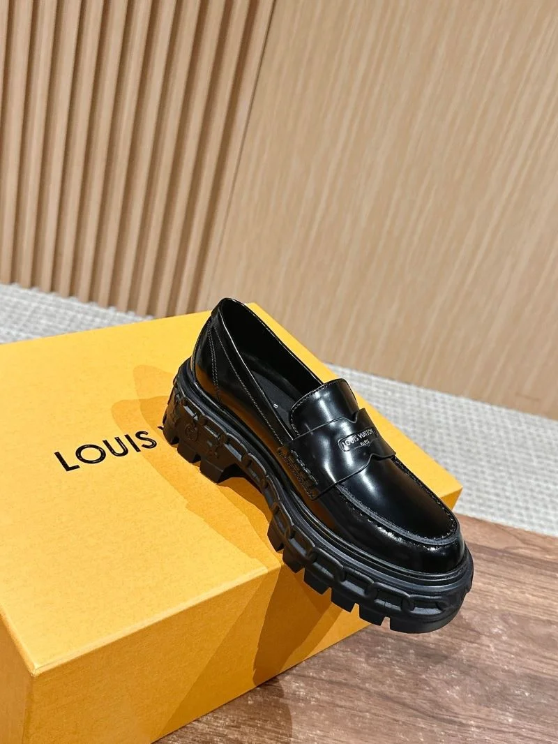 Soft Louis Vuitton Low Shoes 31928