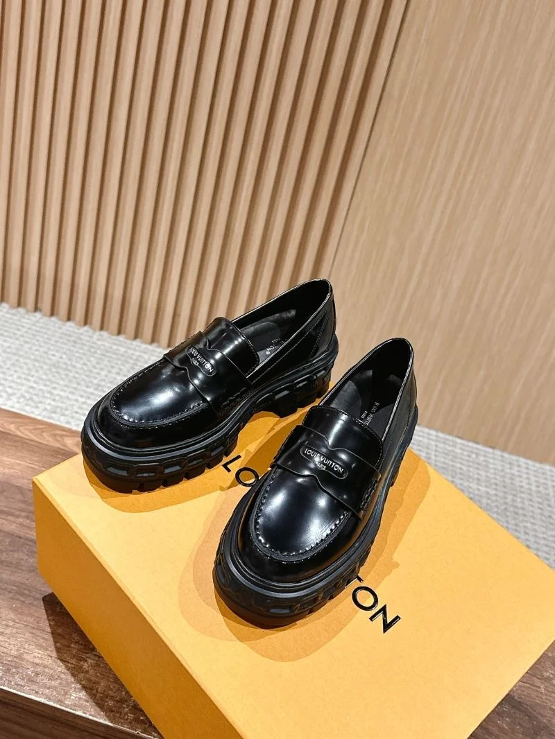 Soft Louis Vuitton Low Shoes 31928