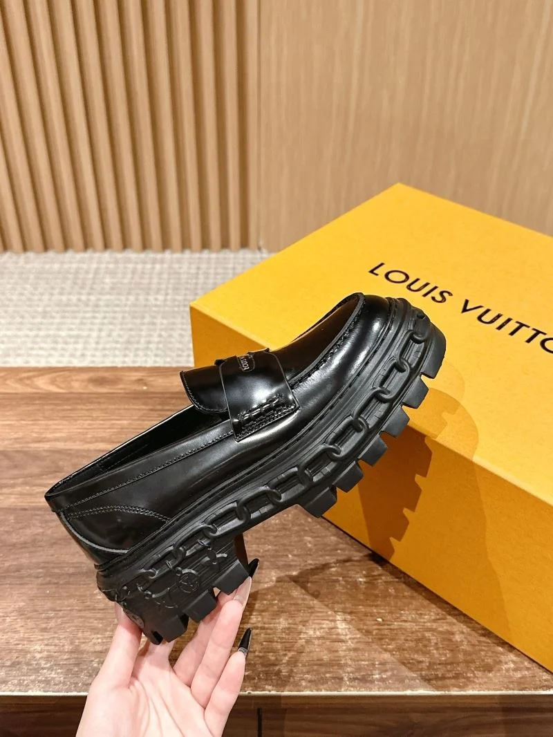 Soft Louis Vuitton Low Shoes 31928
