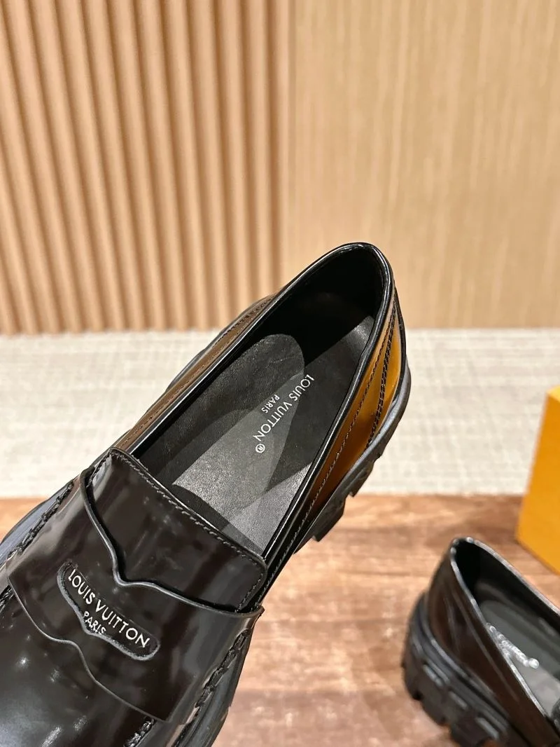 Soft Louis Vuitton Low Shoes 31928