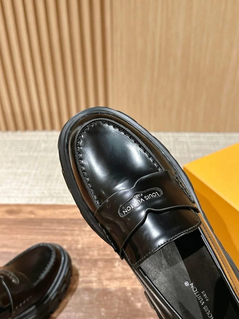 Soft Louis Vuitton Low Shoes 31928
