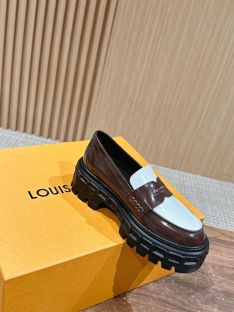 Louis Vuitton Low Shoes MultiPurpose 31924