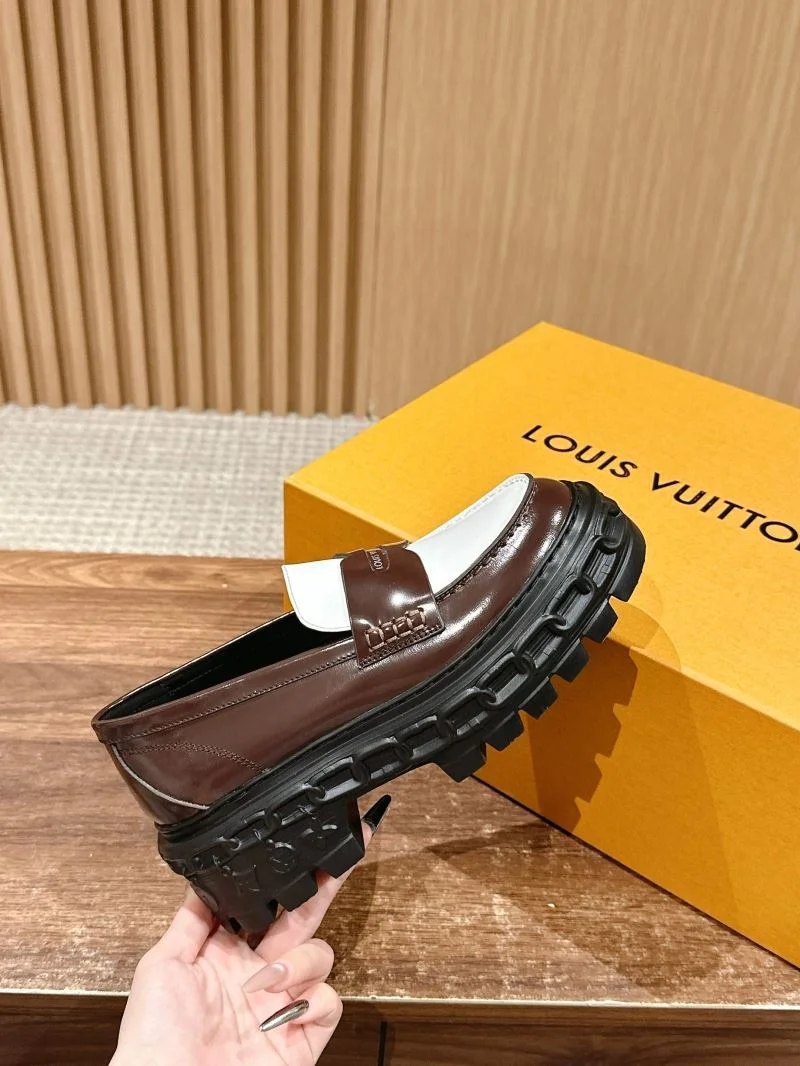 Louis Vuitton Low Shoes MultiPurpose 31924