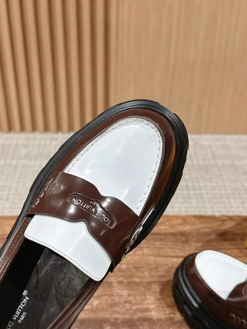 Louis Vuitton Low Shoes MultiPurpose 31924