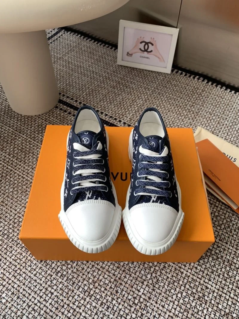 Timeless Louis Vuitton Low Shoes 31912