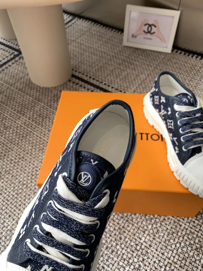 Timeless Louis Vuitton Low Shoes 31912