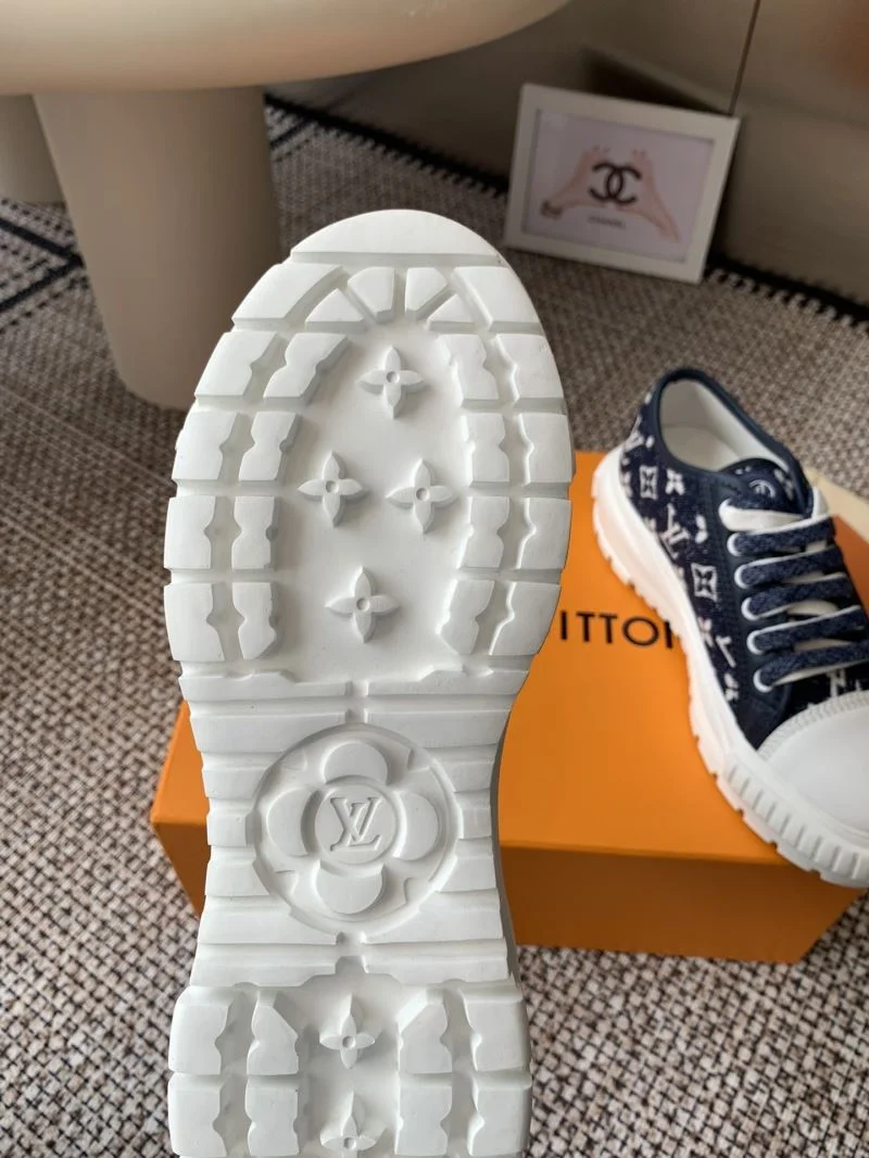Timeless Louis Vuitton Low Shoes 31912