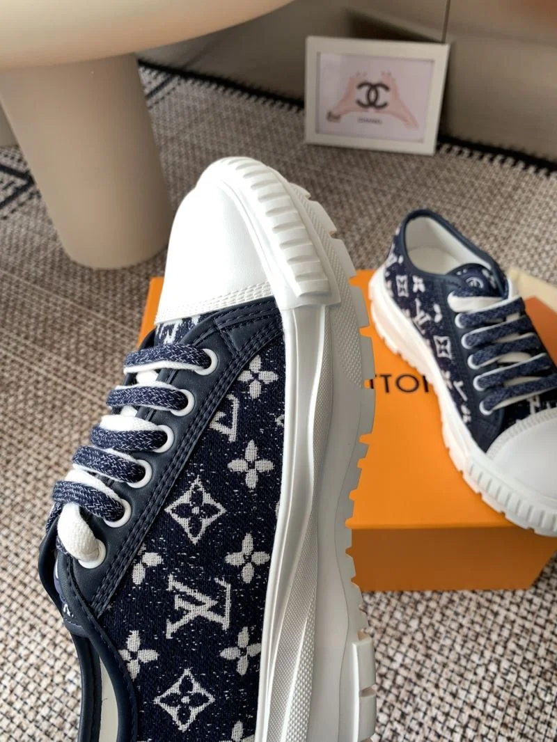 Timeless Louis Vuitton Low Shoes 31912