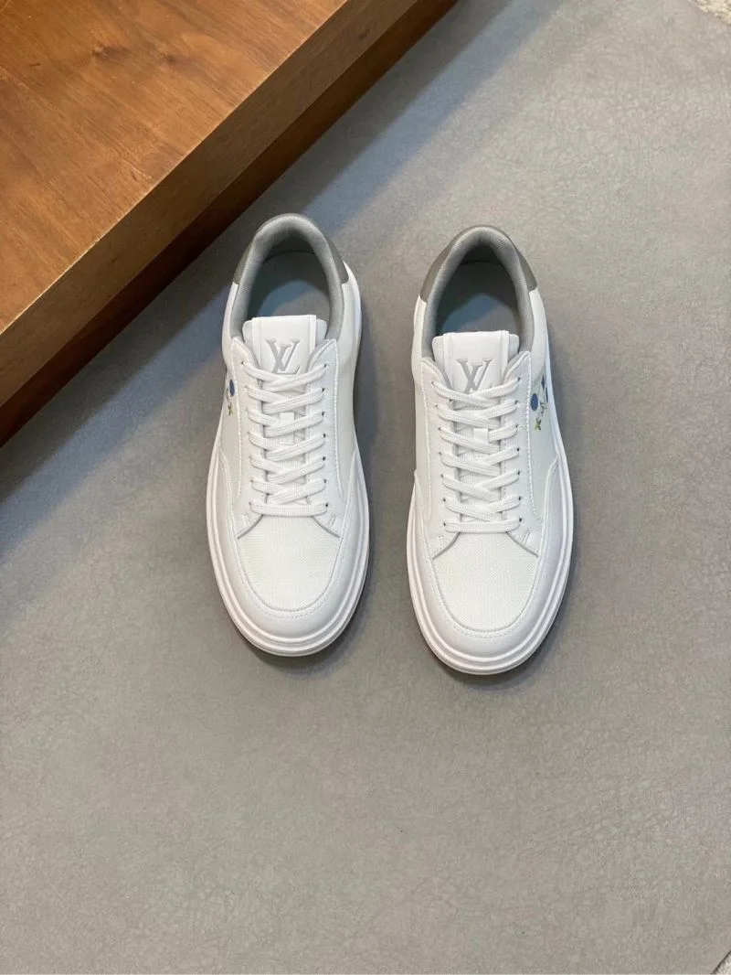 Sleek Louis Vuitton Low Shoes 32964