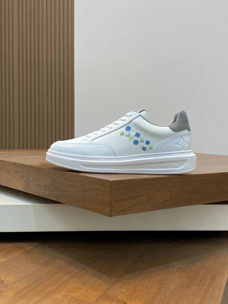 Sleek Louis Vuitton Low Shoes 32964