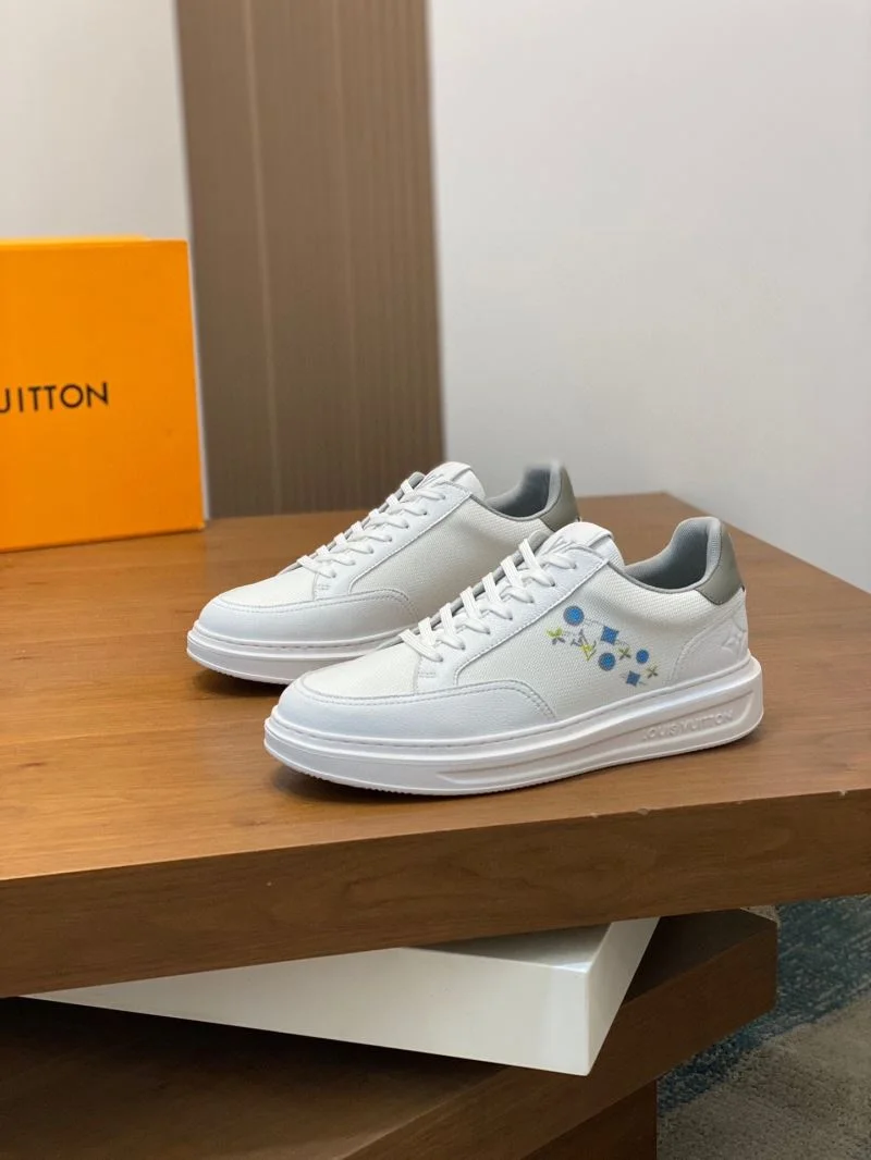 Sleek Louis Vuitton Low Shoes 32964