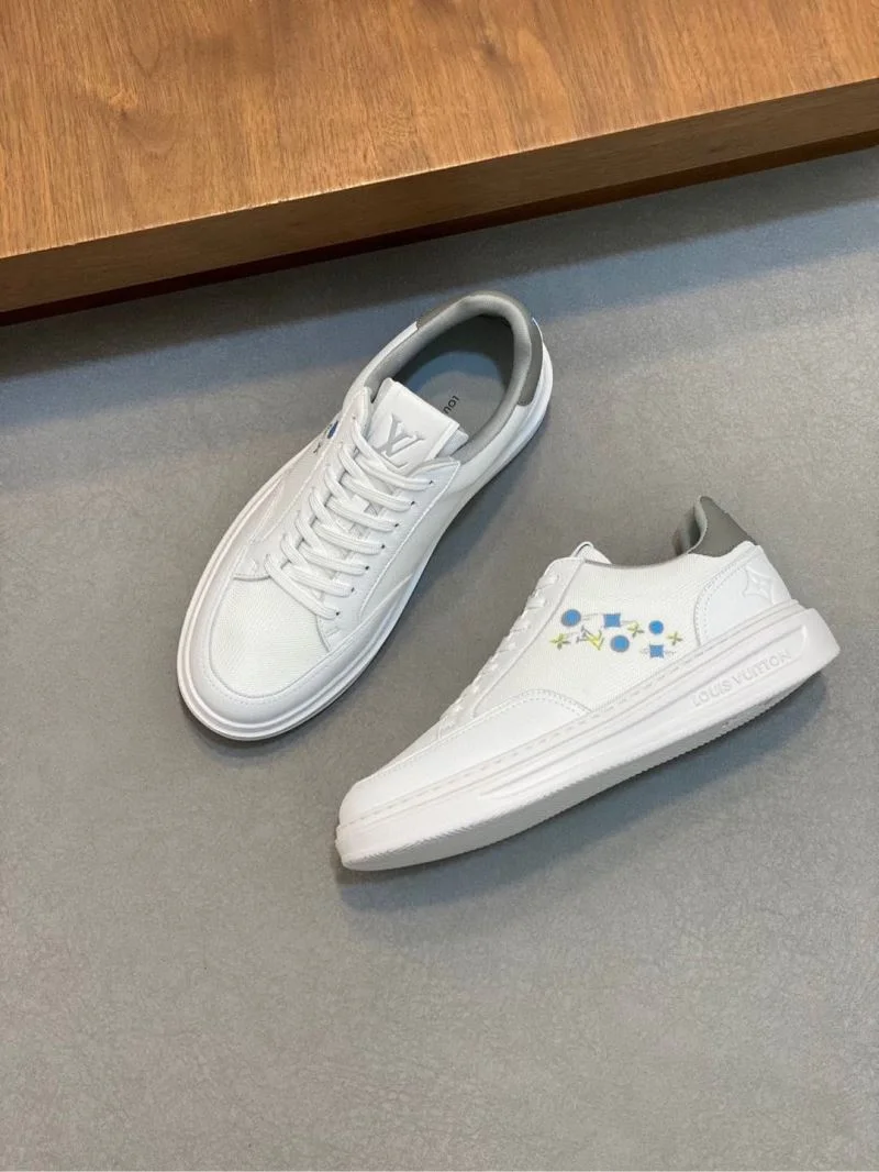 Sleek Louis Vuitton Low Shoes 32964