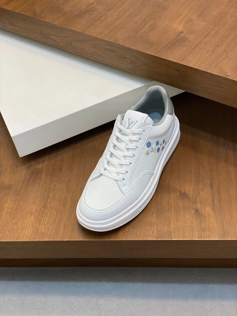 Sleek Louis Vuitton Low Shoes 32964