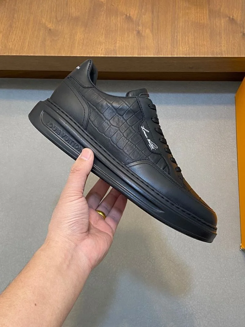 SmoothTexture Louis Vuitton Low Shoes 32960