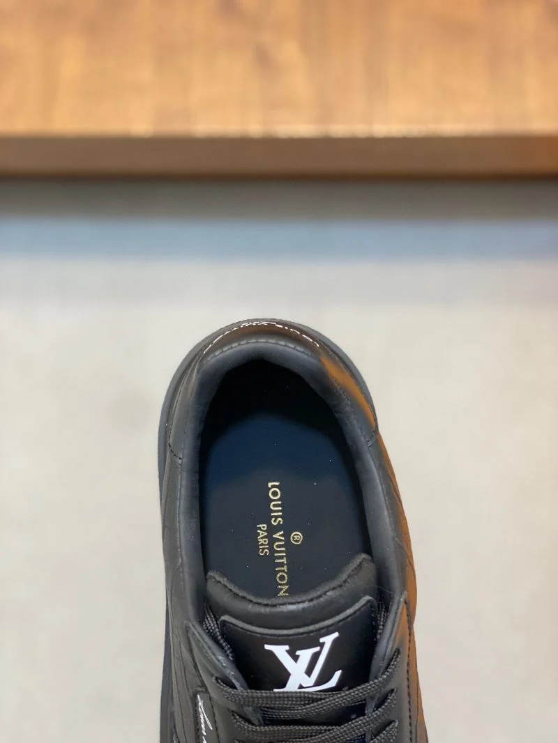 SmoothTexture Louis Vuitton Low Shoes 32960
