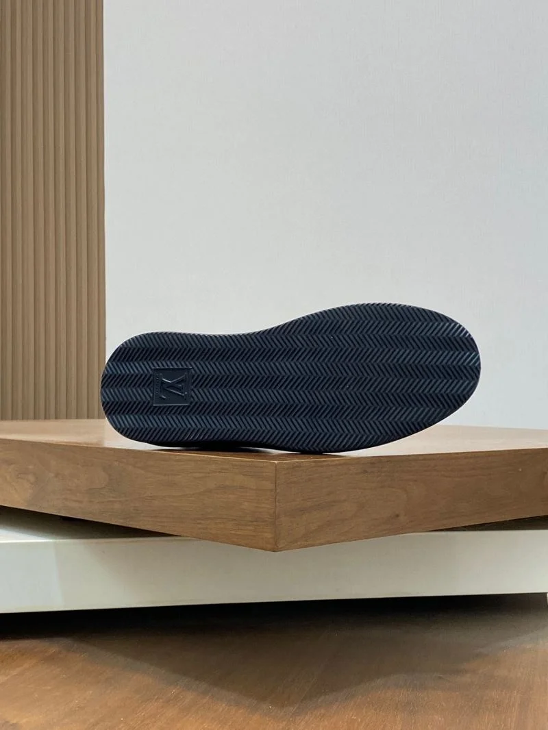 SmoothTexture Louis Vuitton Low Shoes 32960