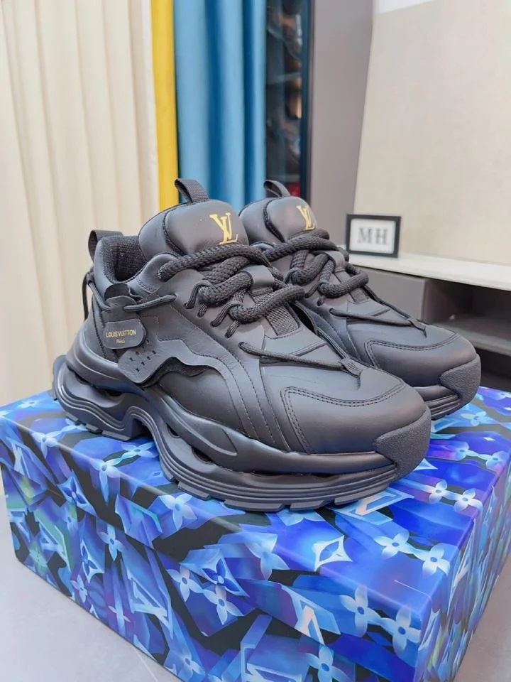 Louis Vuitton Low Shoes Bold 32948