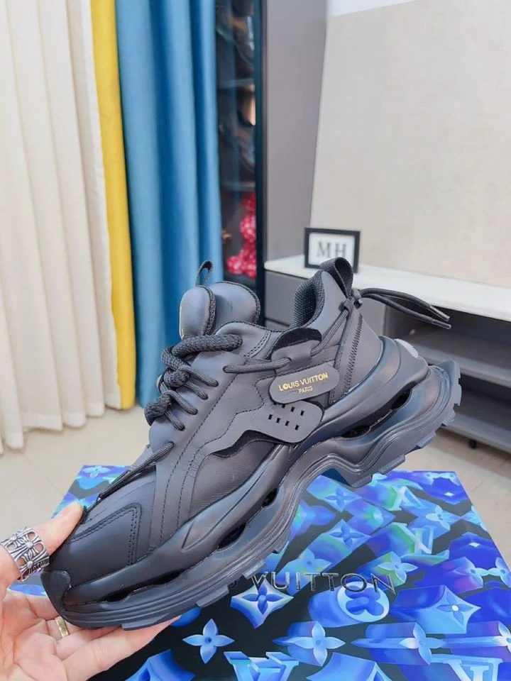 Louis Vuitton Low Shoes Bold 32948