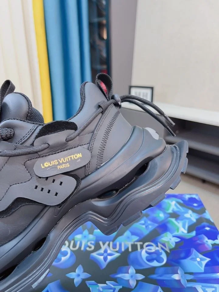 Louis Vuitton Low Shoes Bold 32948