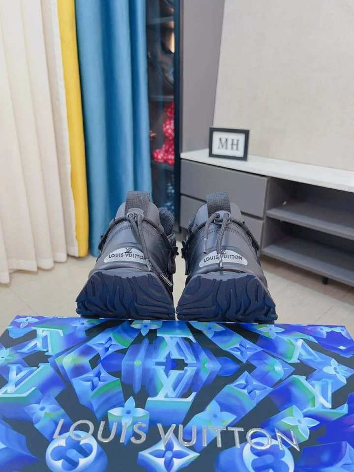 Louis Vuitton Low Shoes Bold 32948