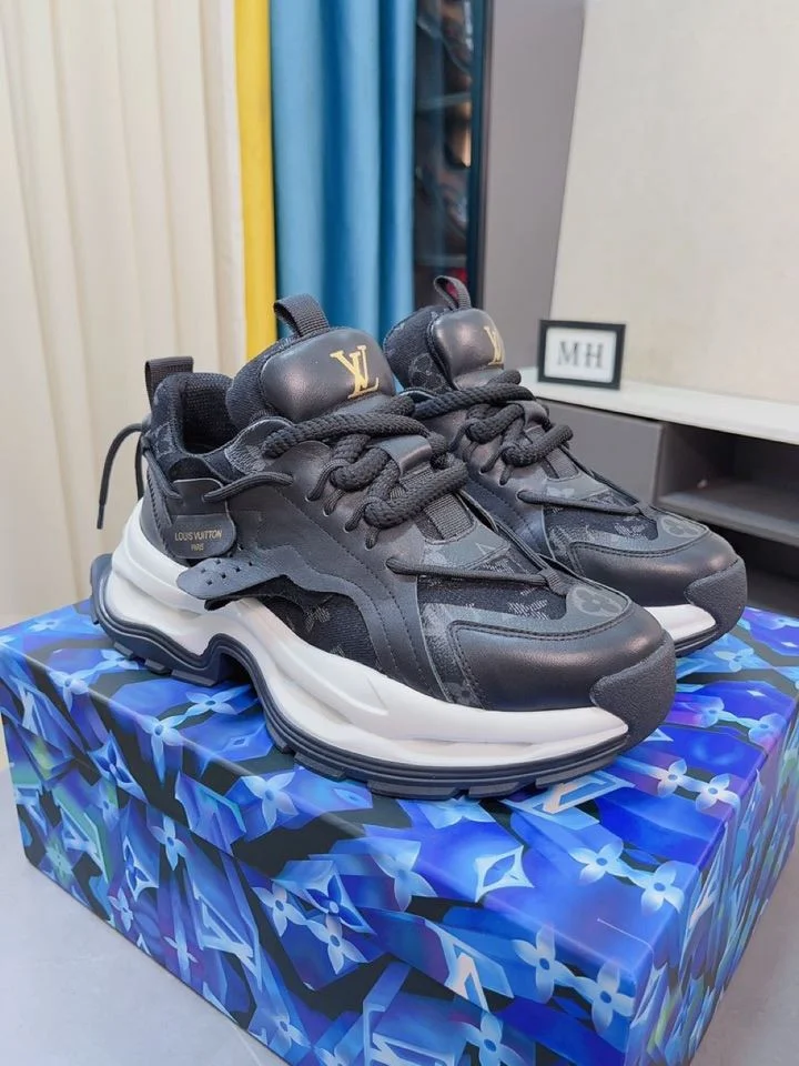 Louis Vuitton Low Shoes Popular 32950