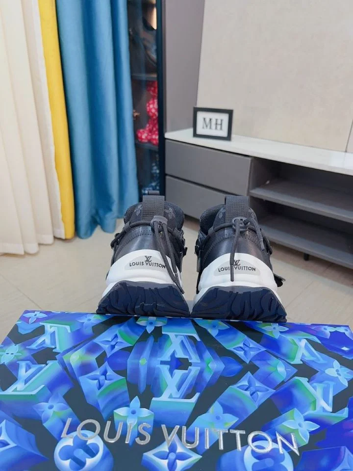 Louis Vuitton Low Shoes Popular 32950