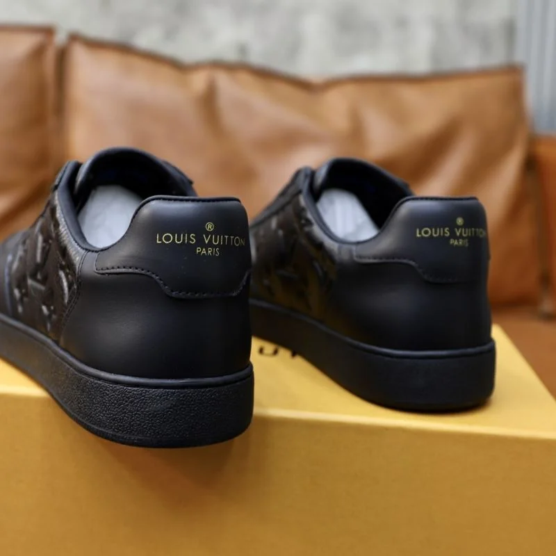 Louis Vuitton Low Shoes WaterResistant 32942