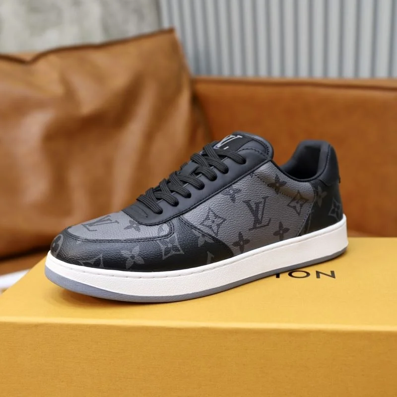 Durable Louis Vuitton Low Shoes 32947