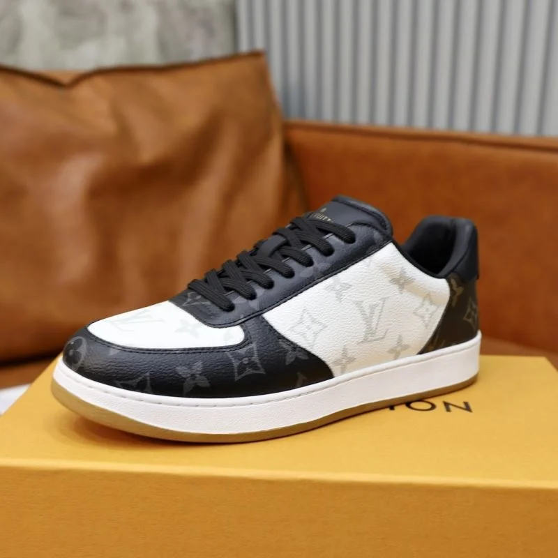 Chic Louis Vuitton Low Shoes 32946