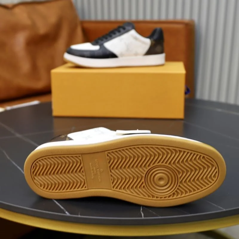 Chic Louis Vuitton Low Shoes 32946