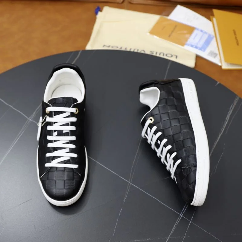ModernLook Louis Vuitton Low Shoes 32927