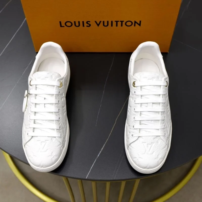 Louis Vuitton Low Shoes Chic 32919