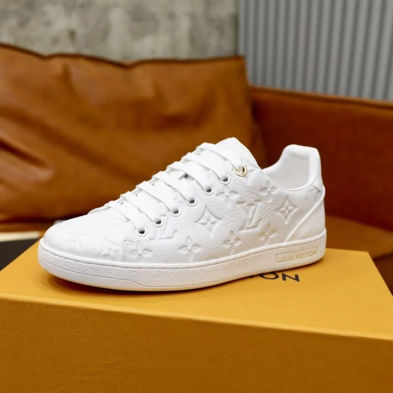 Louis Vuitton Low Shoes Chic 32919