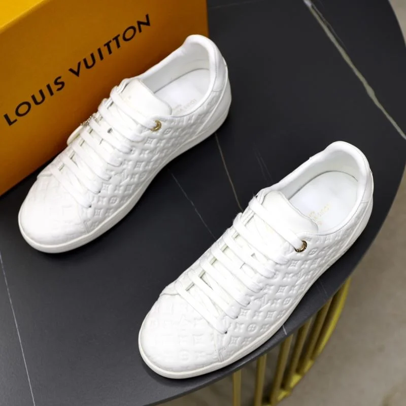 Louis Vuitton Low Shoes Bold 32918