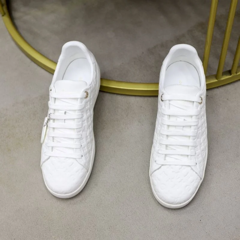 Louis Vuitton Low Shoes Bold 32918