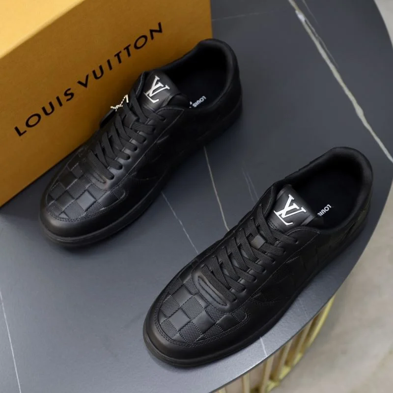 Louis Vuitton Low Shoes Effortless 32922