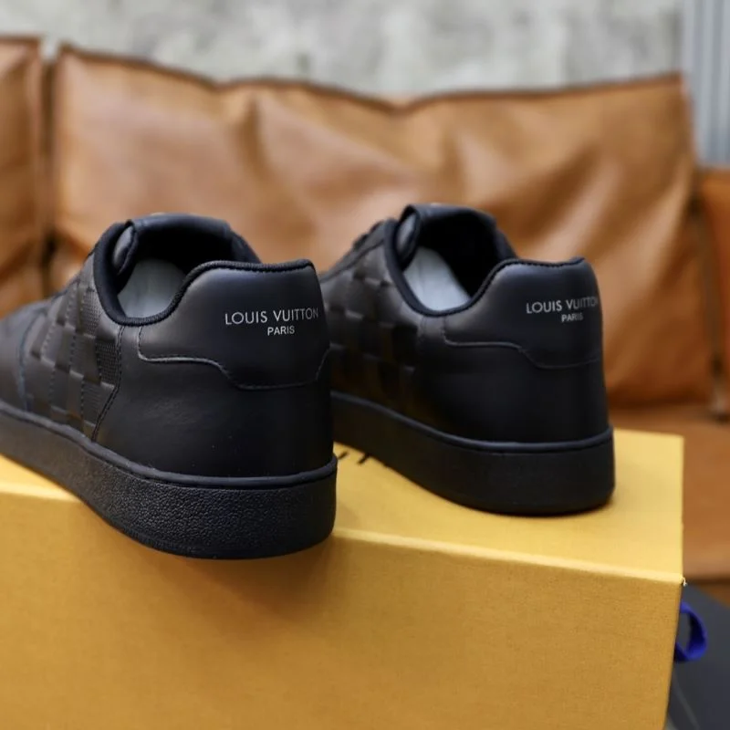 Louis Vuitton Low Shoes Effortless 32922