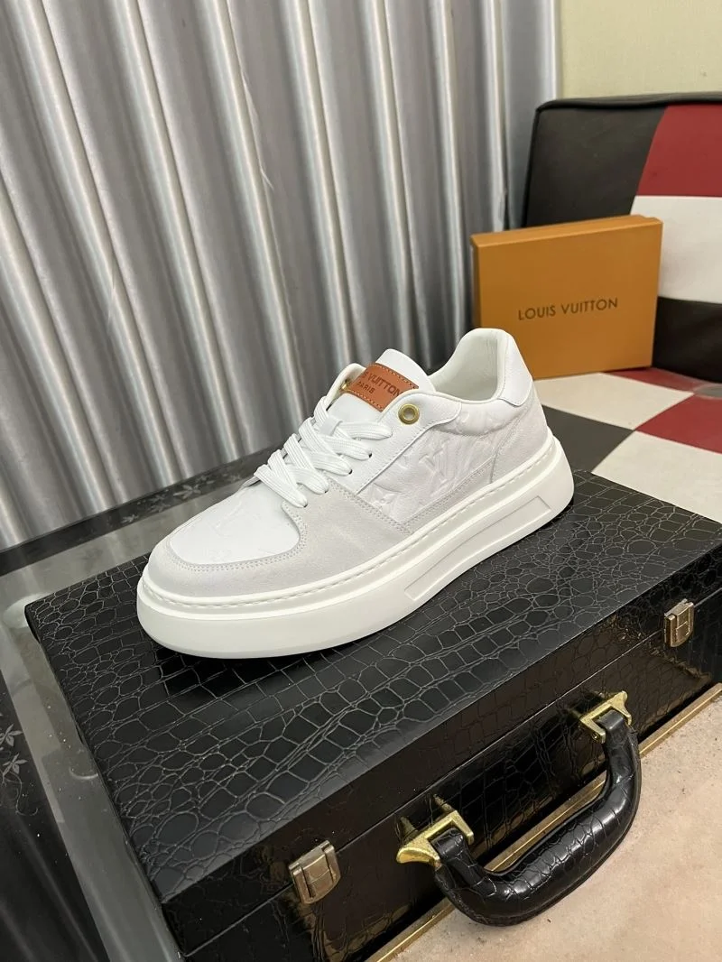 Fashionable Louis Vuitton Low Shoes 32920