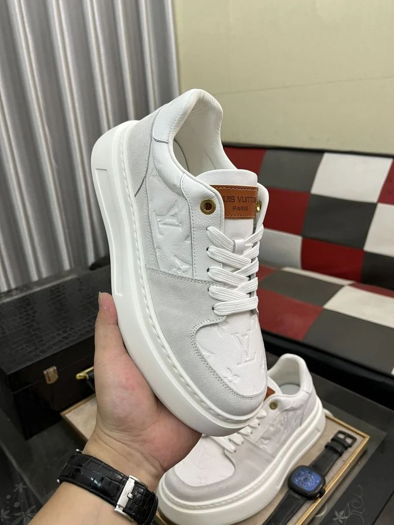Fashionable Louis Vuitton Low Shoes 32920