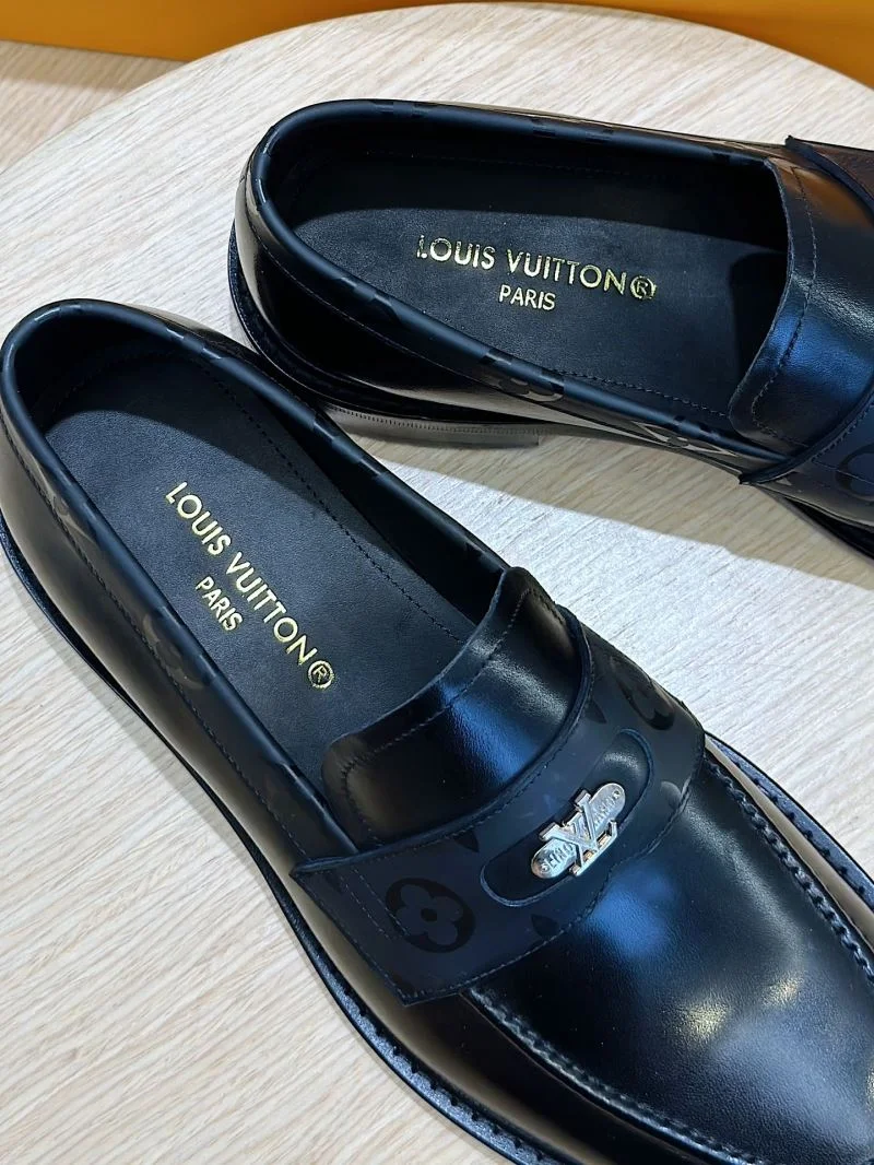Louis Vuitton Low Shoes SmoothTexture 32914