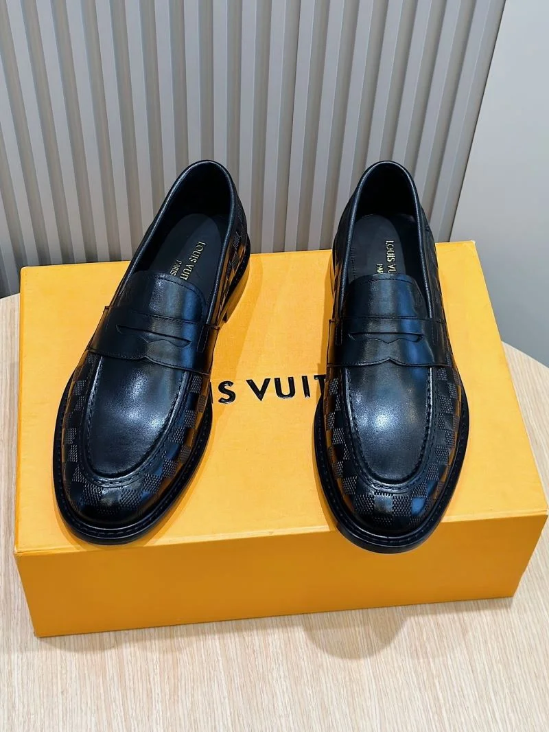 MultiPurpose Louis Vuitton Low Shoes 32907