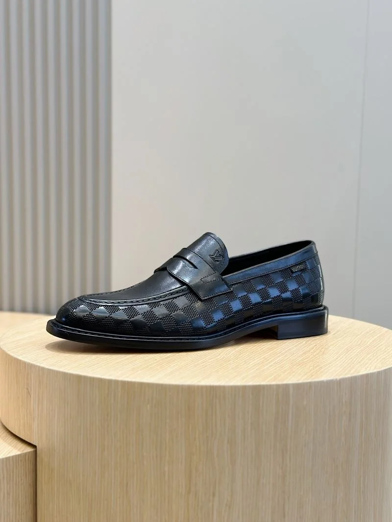 MultiPurpose Louis Vuitton Low Shoes 32907