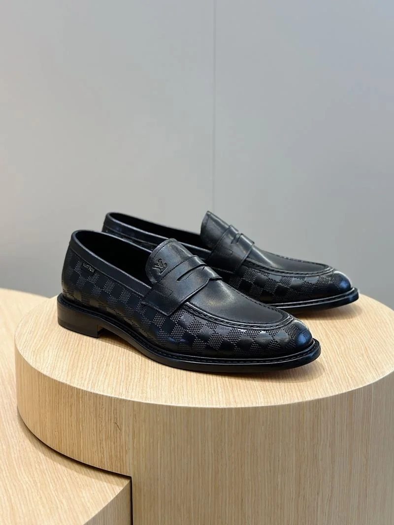 MultiPurpose Louis Vuitton Low Shoes 32907