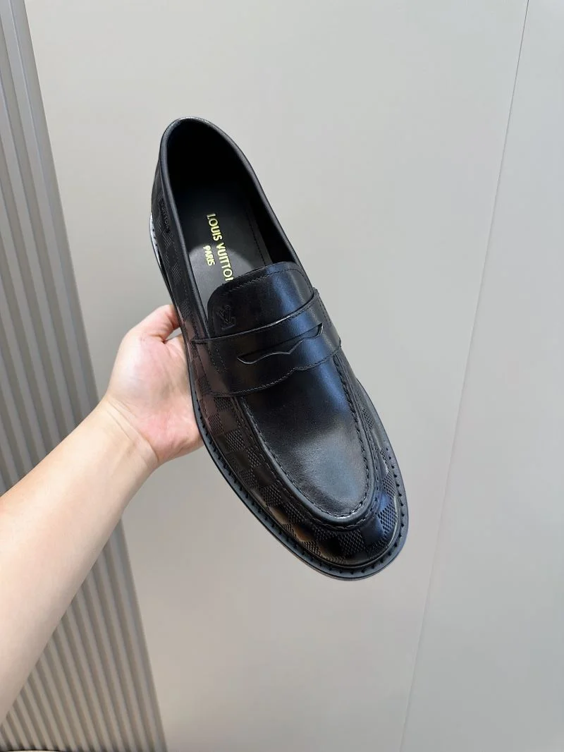 MultiPurpose Louis Vuitton Low Shoes 32907